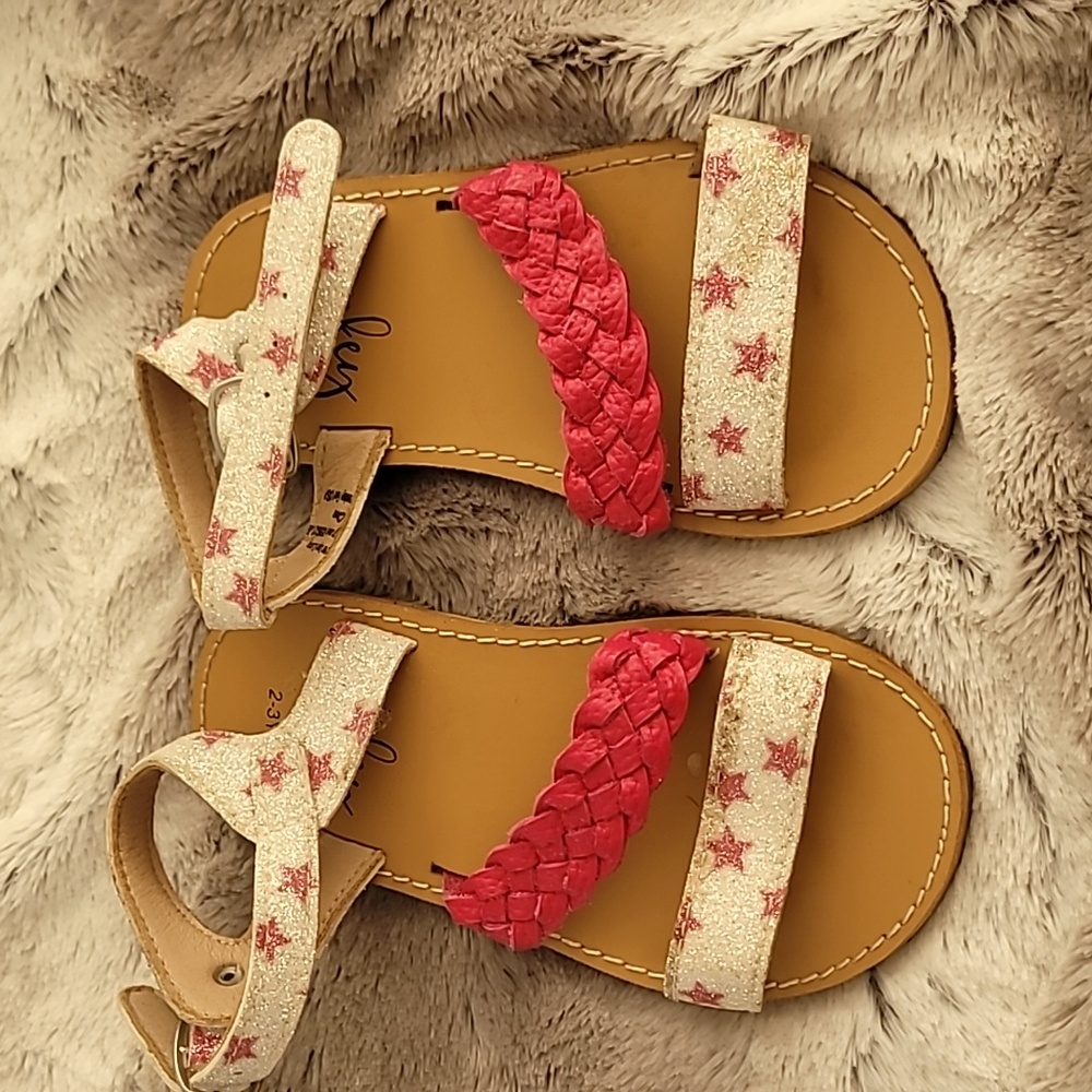 Monkey feet star sandals